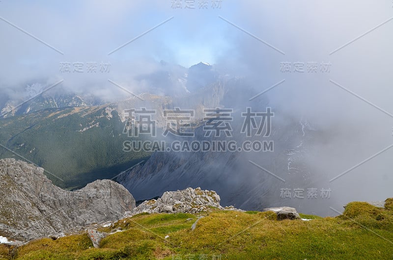 景观形成Nordkette (Hafelekar)的顶峰，因斯布鲁克，蒂罗尔，奥地利