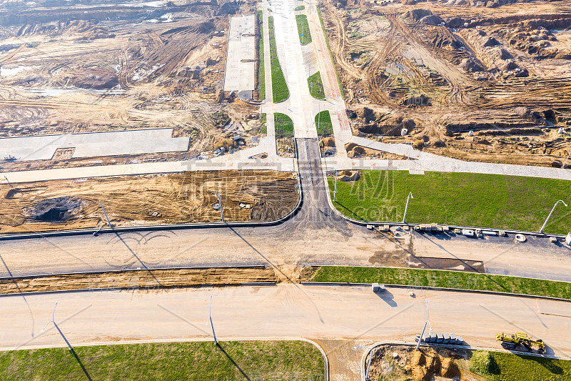 道路施工现场鸟瞰图。建造道路交汇处