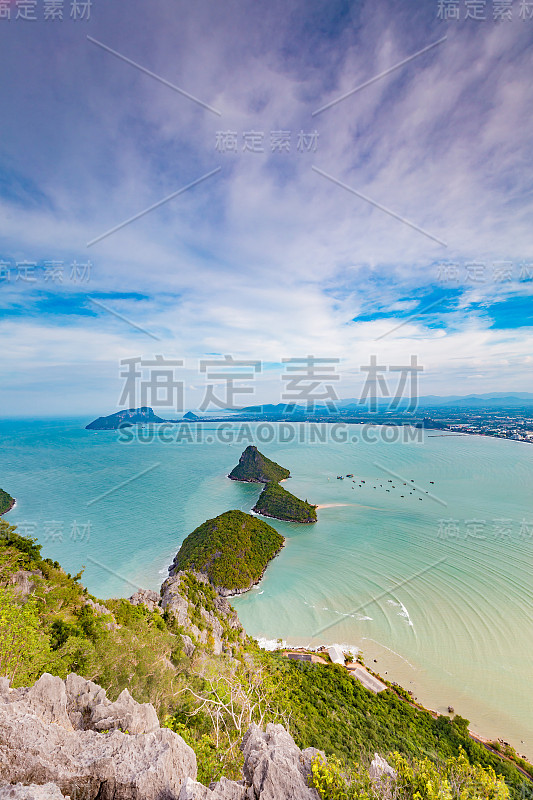 鸟瞰图的自然海景与小岛屿的海洋