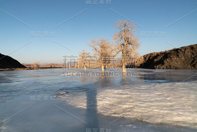 蒙古冰冻的胡布苏古尔湖