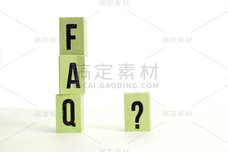 常见问题木块和问号(?)文字与木方块明亮的背景。FAQ(常见问题)，Answer, Q&A，