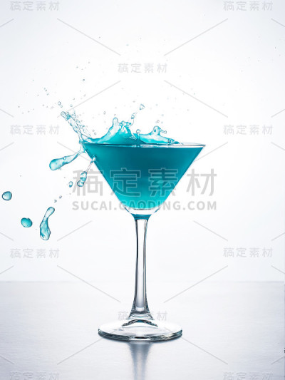 蓝色库拉索鸡尾酒
