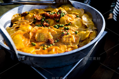 各种美味的素食食物准备和服务。只有健康的成分。