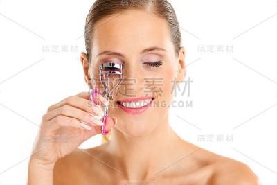 一个性感女人的肖像与睫毛夹