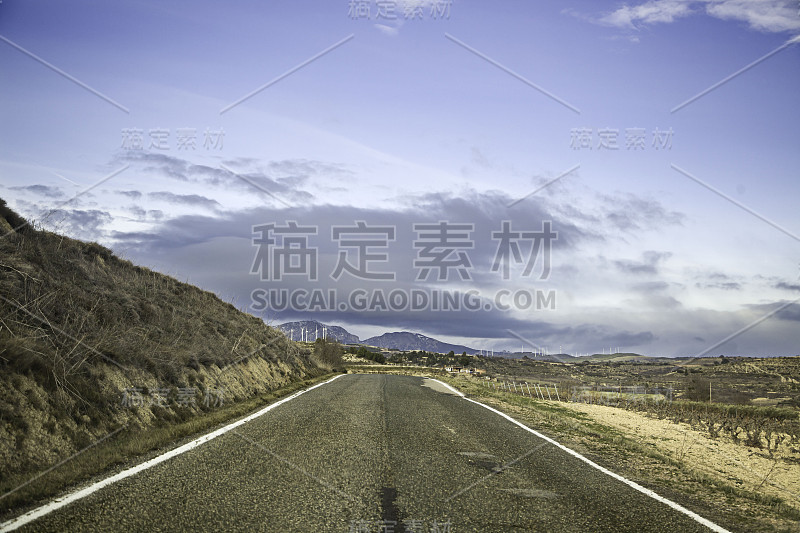 车在高速公路上