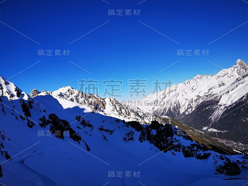 夏蒙尼勃朗峰法国山山顶滑雪滑雪板滑雪板旅行旅行者