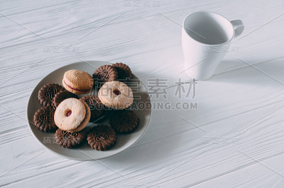 近距离拍摄的巧克力片饼干