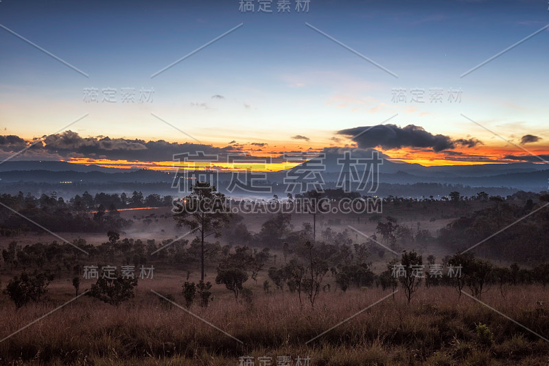 Thung Salang Luang，泰国热带草原森林。