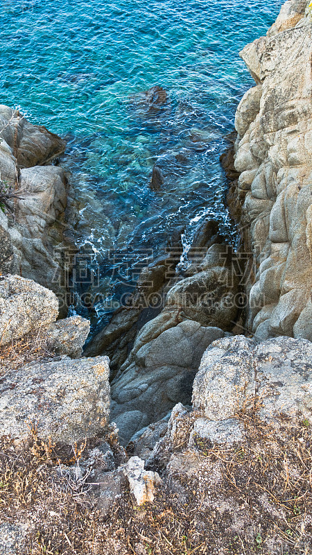 清晨，西托尼亚半岛西海岸的海岩