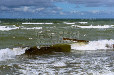海浪，暴风雨，海浪拍打着海岸