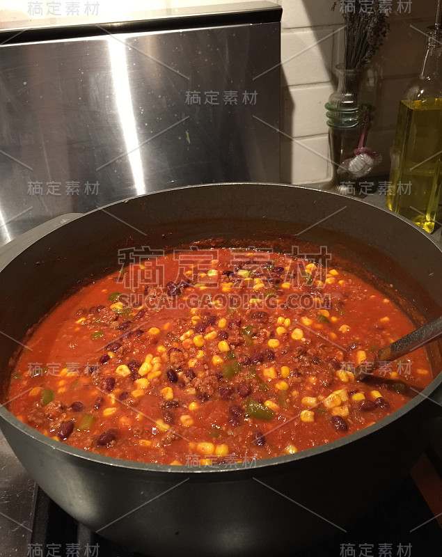 来自花园新鲜番茄的辣椒