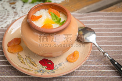 杏干薄荷粥