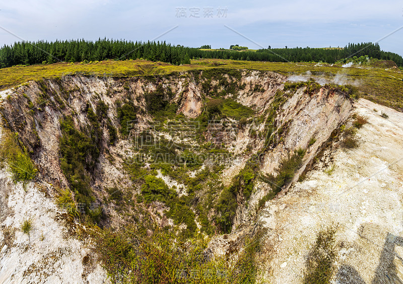 来自新西兰陶波月球陨石坑地热田的蒸汽