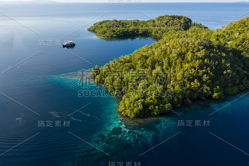 岛和船在北部拉贾安帕鸟瞰图