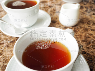 带杯茶壶