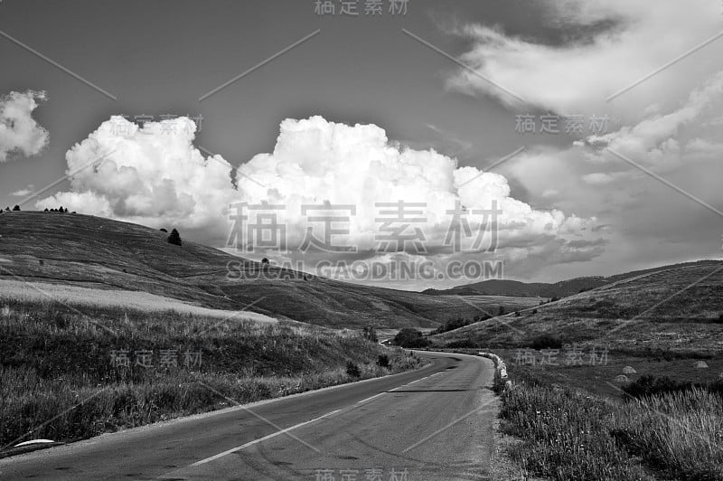 通往天空的路在B/W