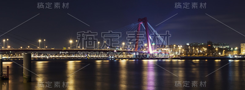 威廉姆斯布鲁格大桥和默兹河的夜晚