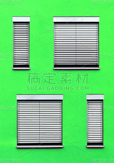 窗与绿墙的图案