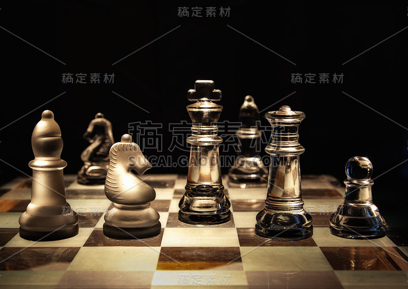 玻璃棋盘上的玻璃棋子