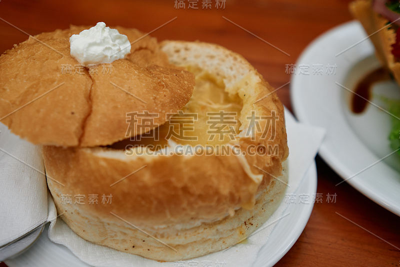 有趣的一餐:面包汤