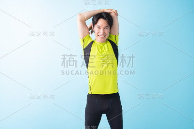 从事体育运动的中年男子