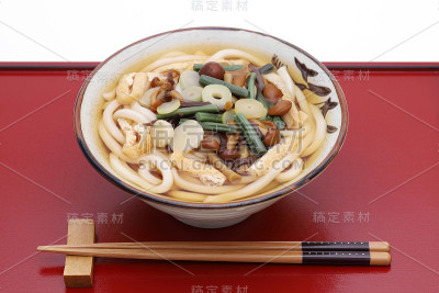 日式三斋乌冬面在碗里