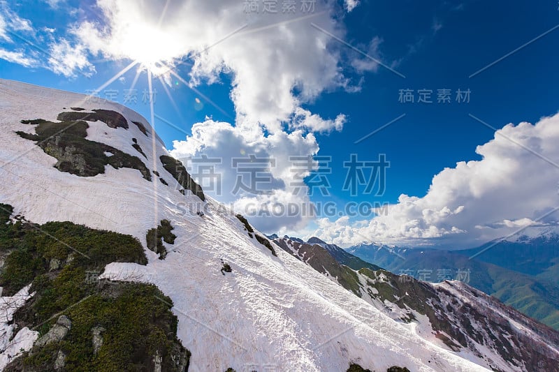 高加索山脉滑雪胜地，罗莎峰，索契，俄罗斯。