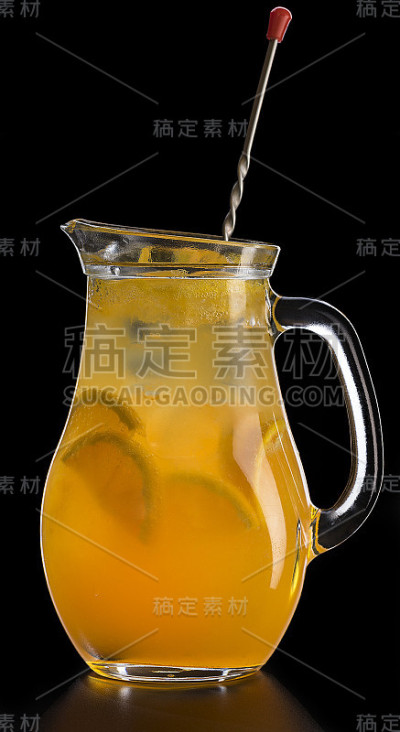 夏日柠檬水，加鲜橙和冰