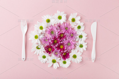 餐具和花盘