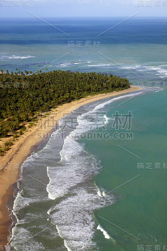 热带岛屿海滩鸟瞰图，多米尼加共和国