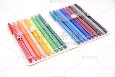 一套彩色毡尖记号笔