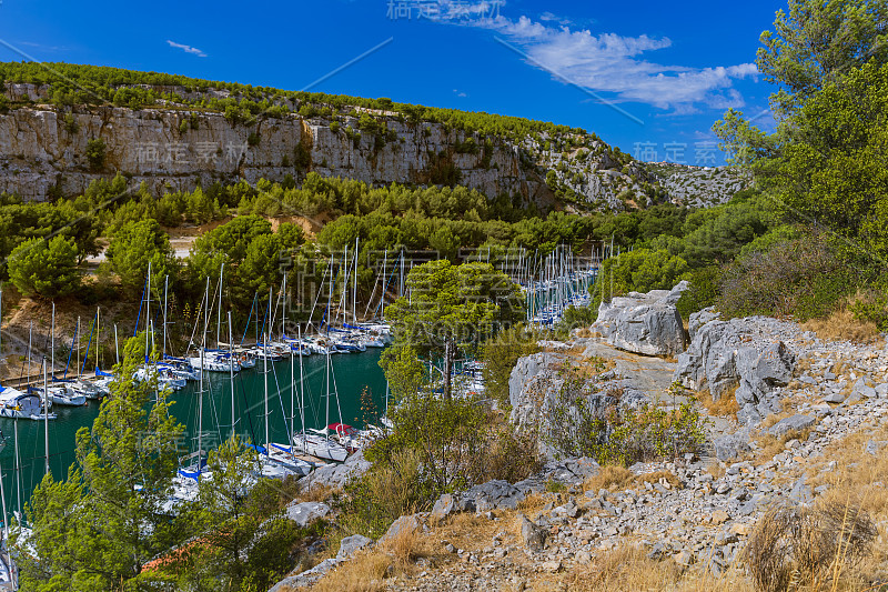 法国卡西斯附近的Miou港-峡湾Calanque de Port Miou - fjord