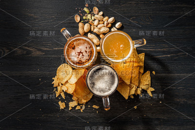 三杯不同的精酿啤酒