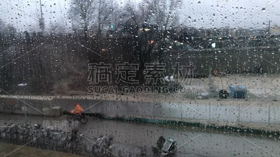 暴风雨中的骑士