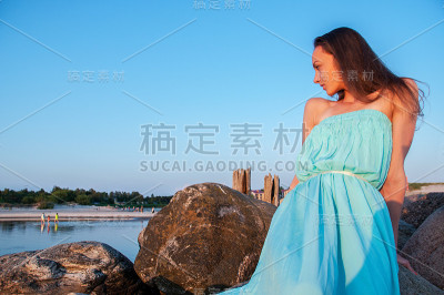 蓝衣淑女