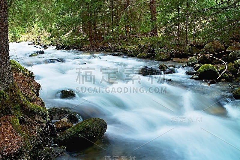 斯洛伐克杜布拉夫斯卡山谷的野生山水