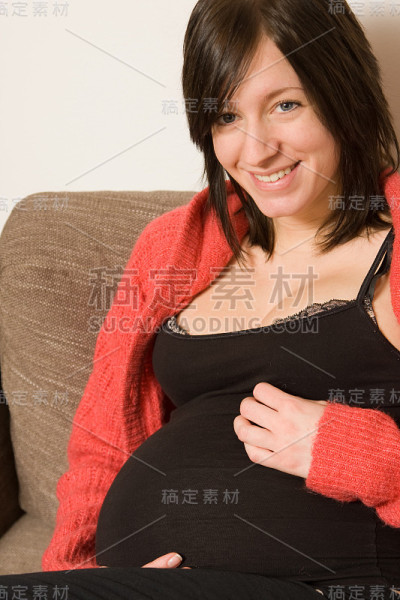 年轻的孕妇
