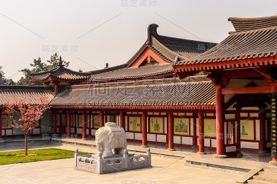大雁塔建筑群的亭子之一，一座佛教宝塔，中国陕西省西安。它建于唐代652年。联合国教科文组织世界遗产