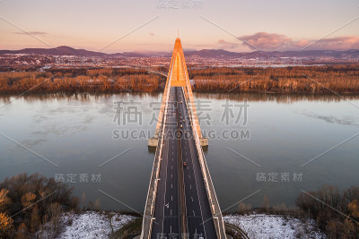 多瑙河上的梅盖里桥