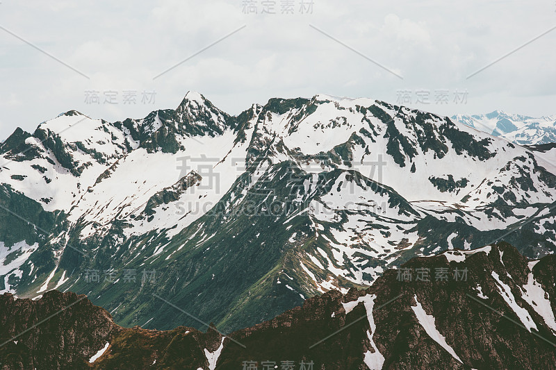 雪山景观夏季旅游野生自然风景鸟瞰图