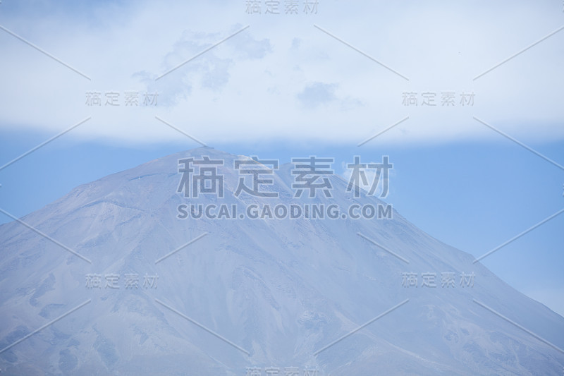 秘鲁阿雷基帕的埃尔米斯提火山，天气晴朗