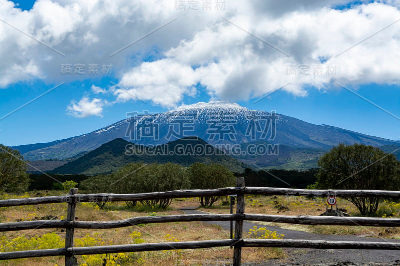 意大利西西里岛东海岸的危险活跃成层火山埃特纳火山