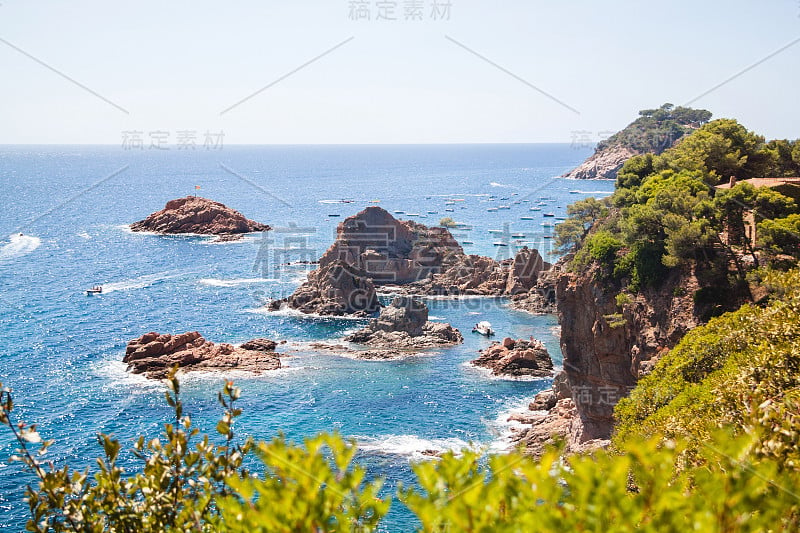 科斯塔布拉瓦的海岸和大海。西班牙加泰罗尼亚的Tossa de Mar