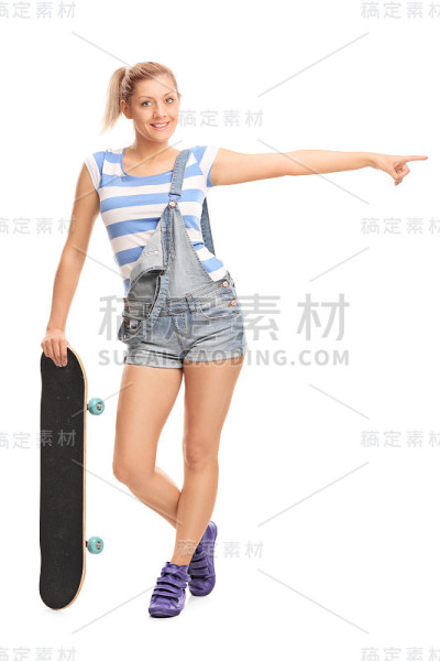 嬉皮士女孩用手指着我