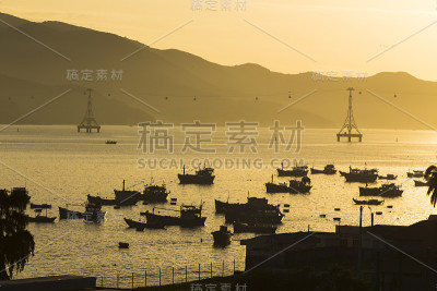 越南码头上的渔船