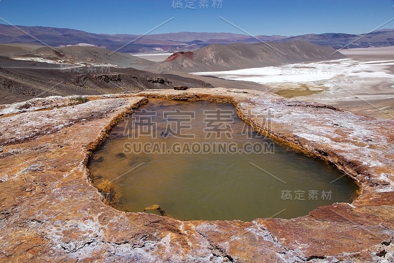 阿根廷阿塔卡马Puna de Atacama的Antofalla火山带的Botijuela间歇泉