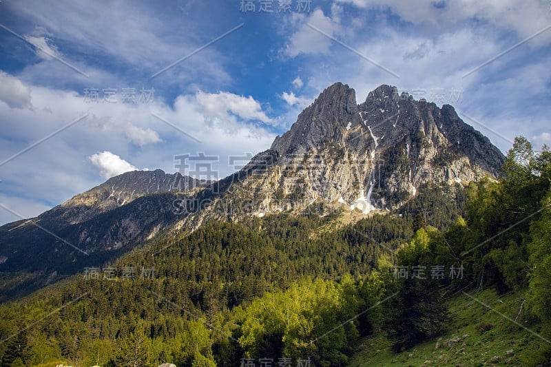 美丽的Aigüestortes i Estany de Sant Maurici国家公园的西班牙比利