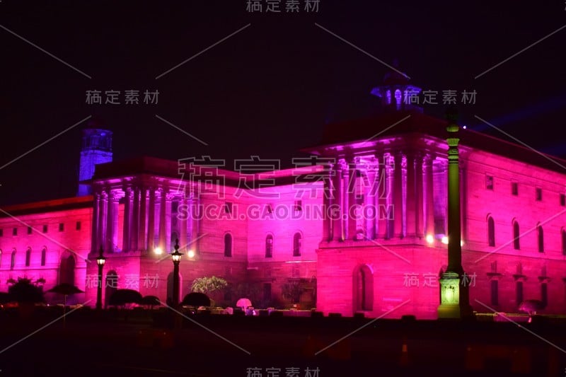 印度德里的Rashtrapati Bhawan五颜六色的夜景，著名的Rashtrapati Bhaw