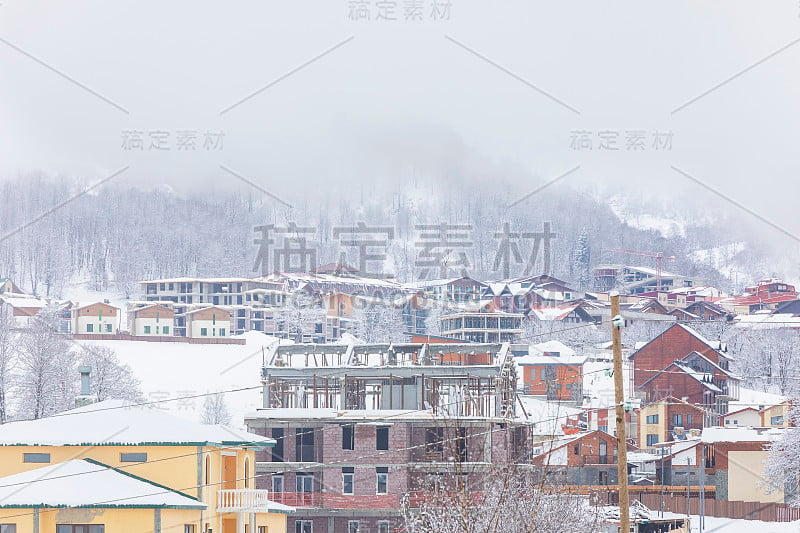 冬天巴库里亚尼的雪小屋