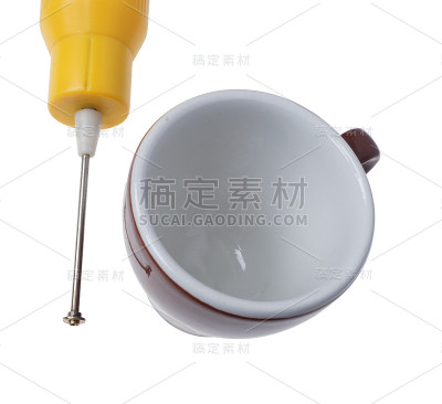 电打浆机为速溶咖啡和杯隔离白色